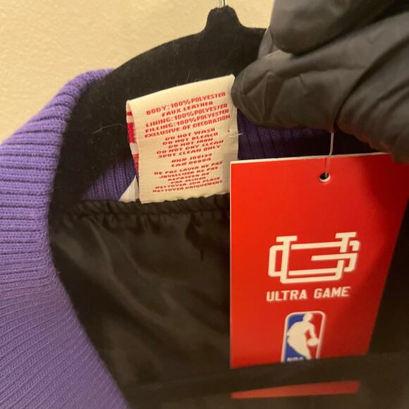 Fashion Nova NBA Lakers Legacy Bomber Cropped Jacket Size Large New - Picture 10 of 11